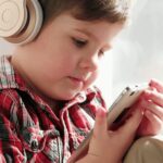 Today’s article features some of the best Kids' Wireless Headphones that are safe and serves the purpose of entertainment as well as educational endeavors.