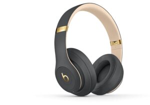 Wireless on ear headphones has a great appeal to the sound geeks as well as public in general. These bad boys are now stylish, more of a fashion quotient.