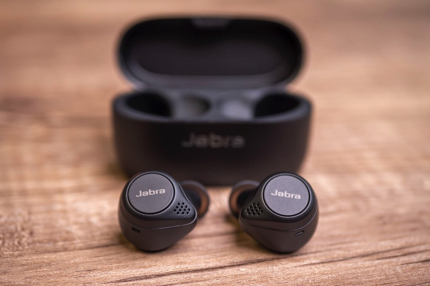 In this article, We will also get to see the performance of Jabra Elite 75T and compare it with the Sennheiser Momentum True Wireless 2.
